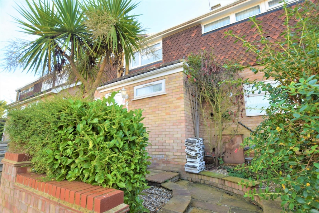 Renacres, Basildon