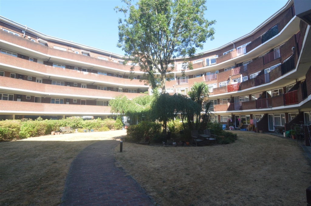 Yew Tree Gardens, Romford